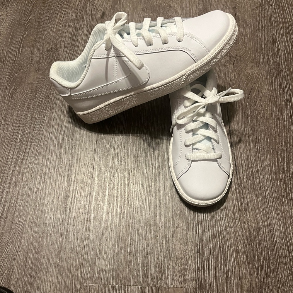 Nike Women's White Sneakers - Picture 4 of 9